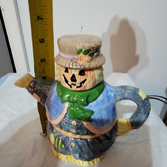 Pumpkin/scarecrow Teapot - Picture 7 of 7